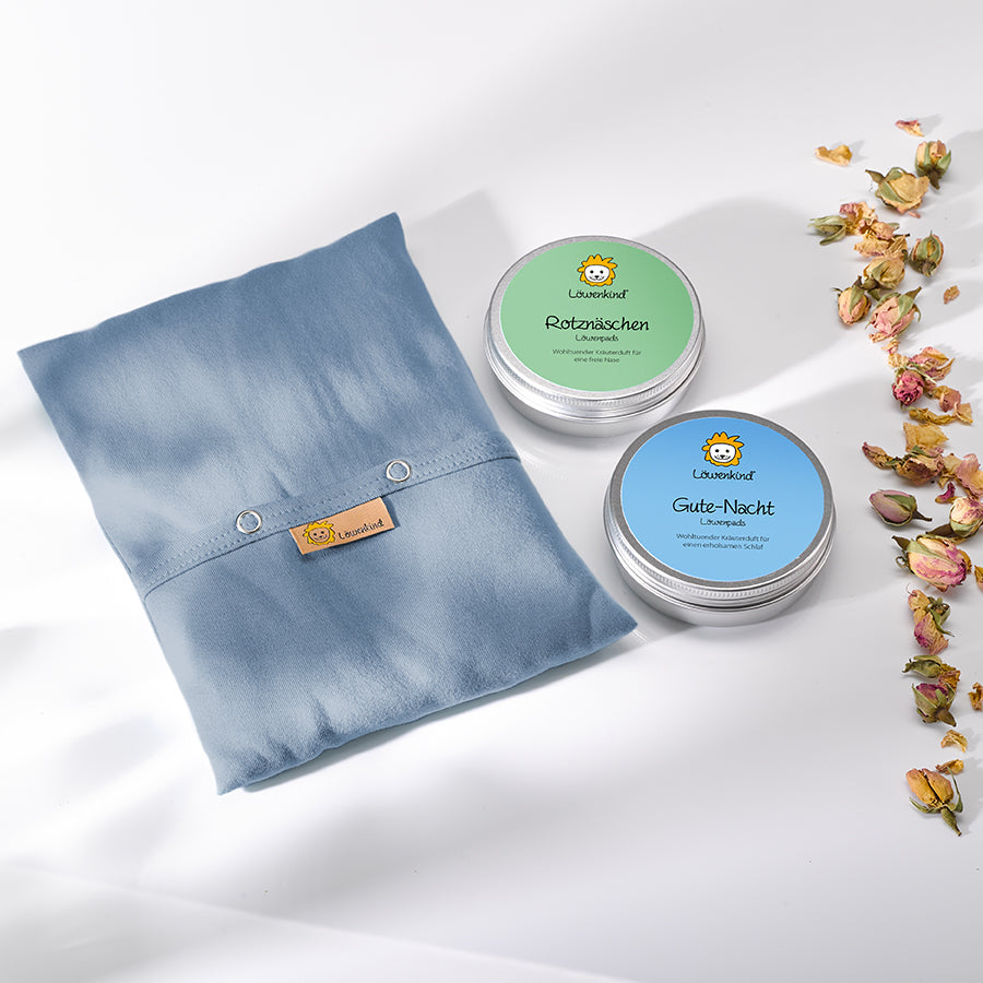 Hauptbild Kissenset mit einem Kissen in der Farbe blau und zwei Kräuterpad-Dosen