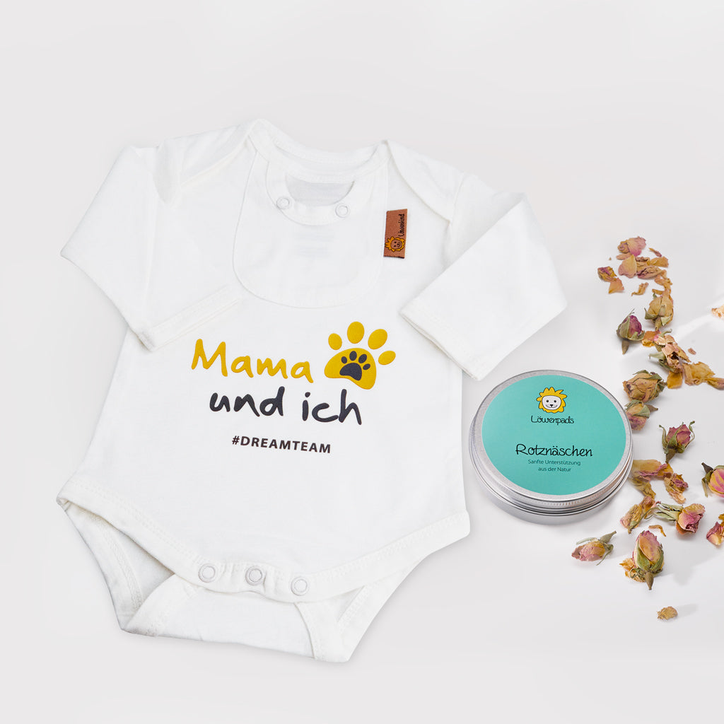 bedruckter Body "Mama und ich" mit einer Kräuterpad-Dose